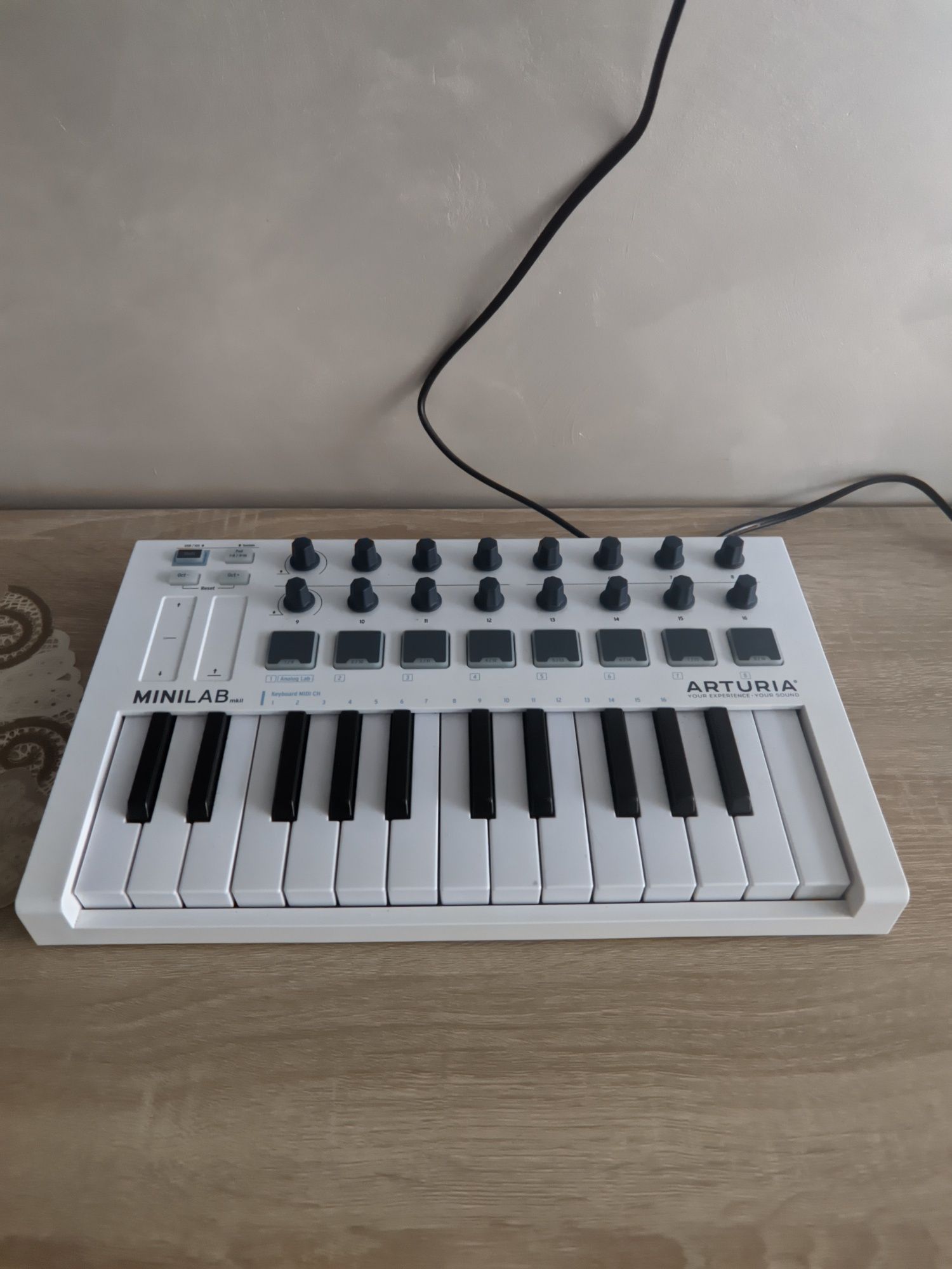 Midi клавіатура arturia mini lab2