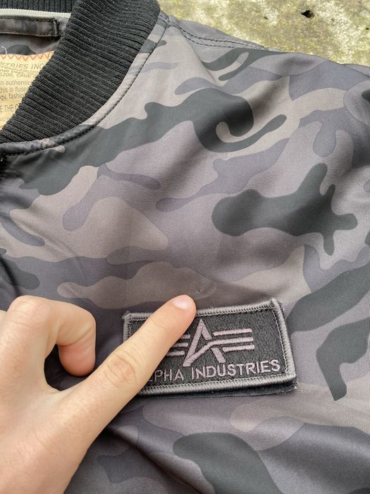 Bomber Alpha Industries з патчем і стрічкою