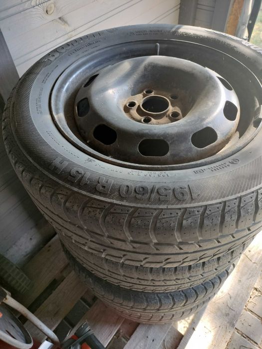 Felgi stalowe plus opony rozmiar 195/60 R15