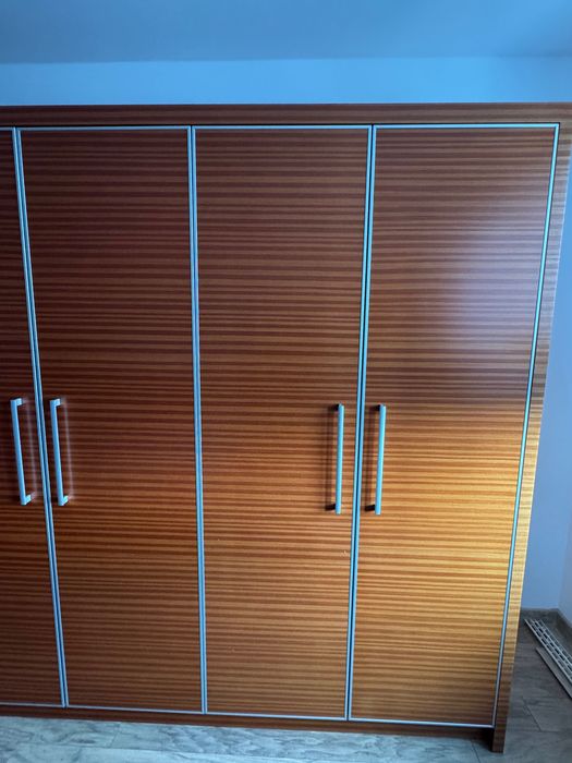 Szafa, komoda i dwa stoliki nocne