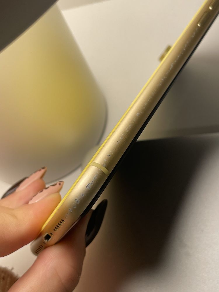iPhone XR żołty