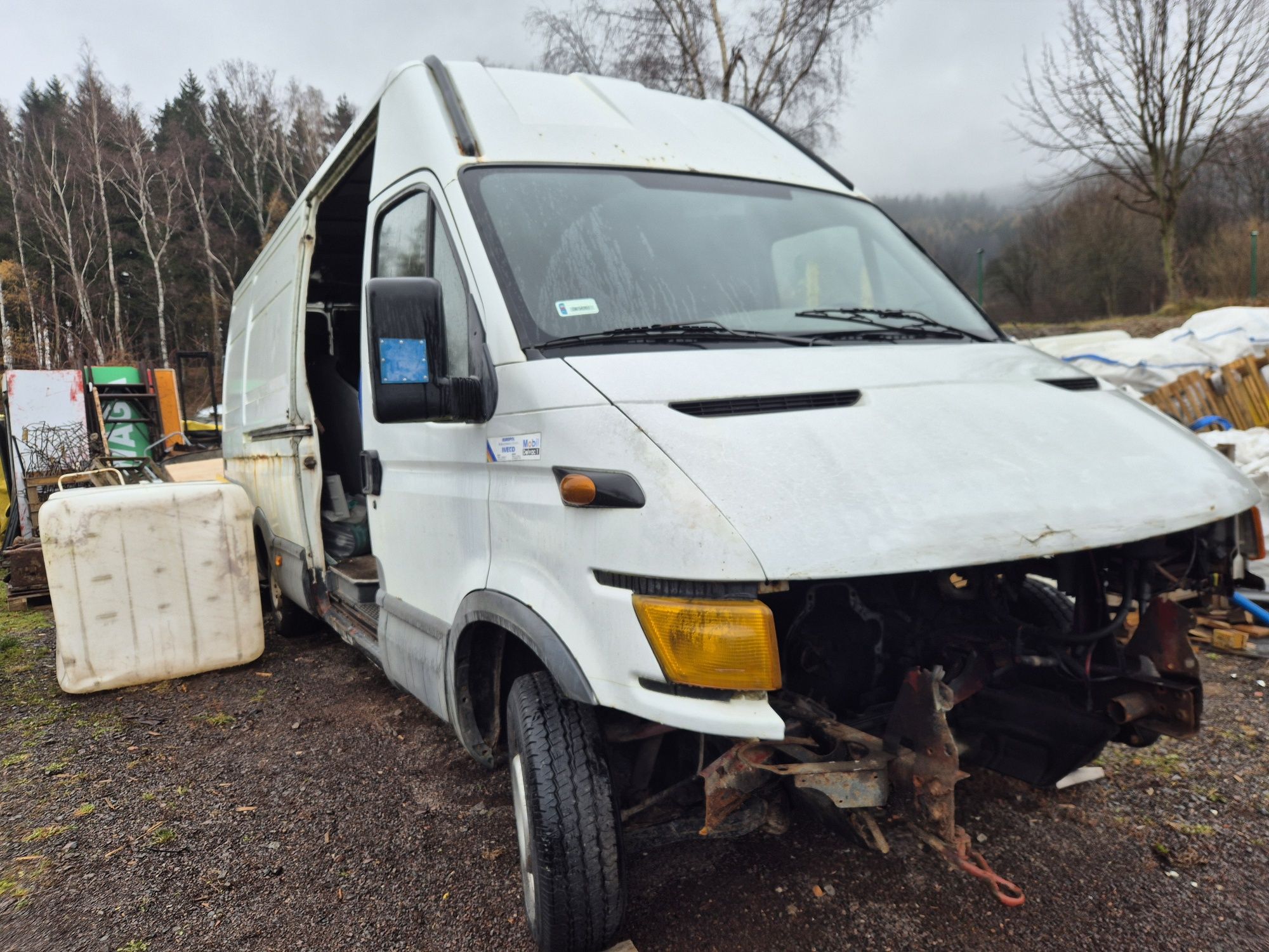 Iveco daili 2000rok sama rama  2.8 pneumatyka  opony 15c