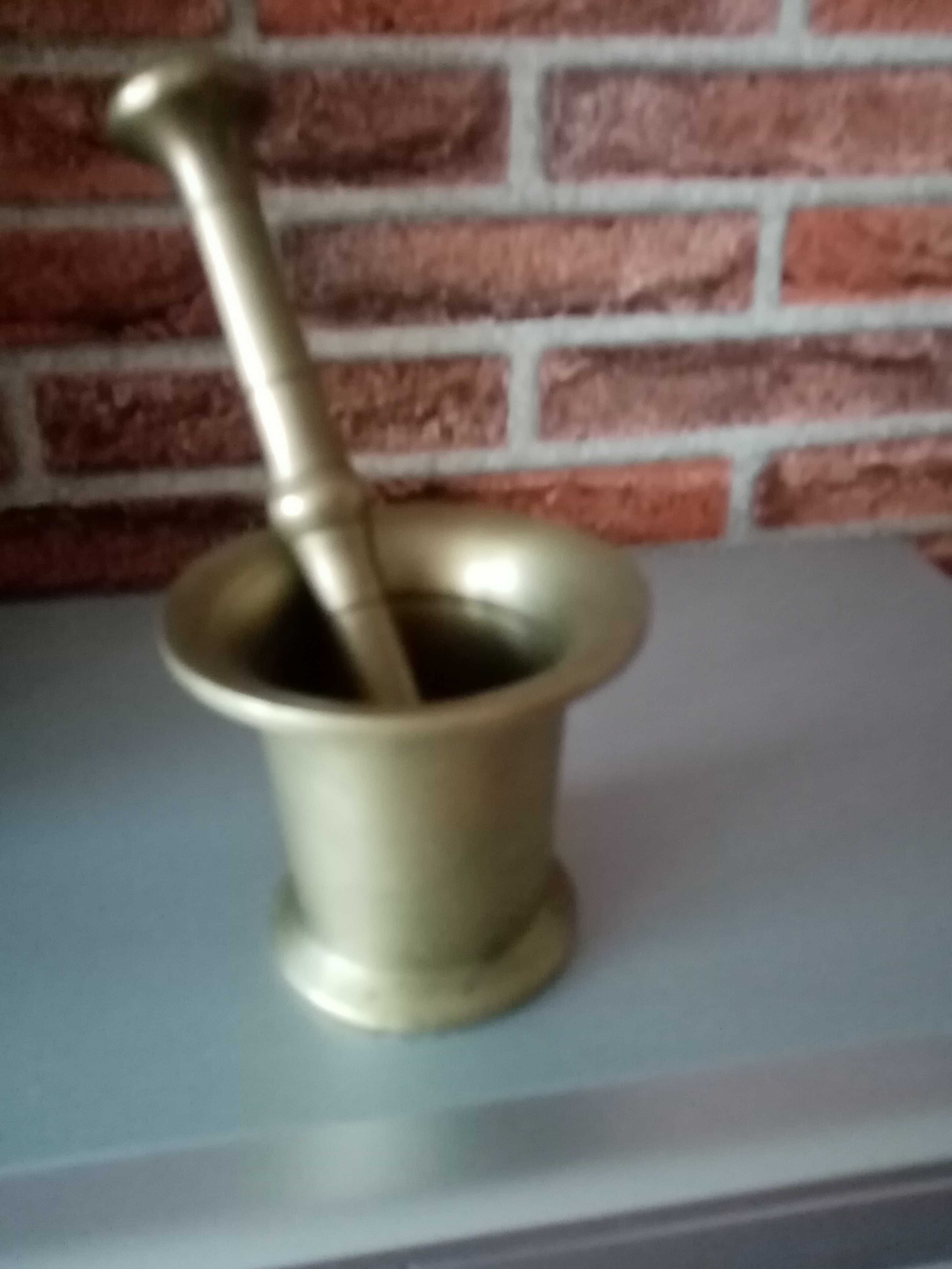 Możdzierz mosiężny z tłuczkiem
