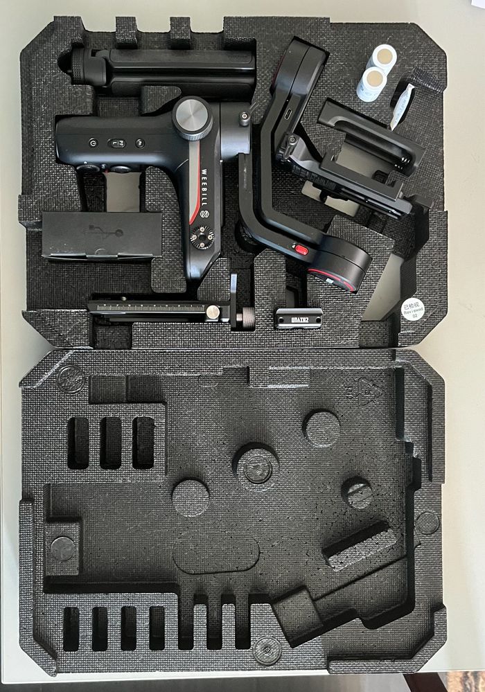 Gimbal ZHIYUN S + Tripé ( Bluetooth e Wi-fi - Autonomia 14 horas )