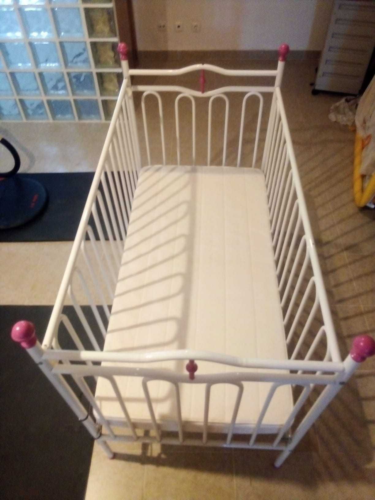 Colchão para cama  de bebé
