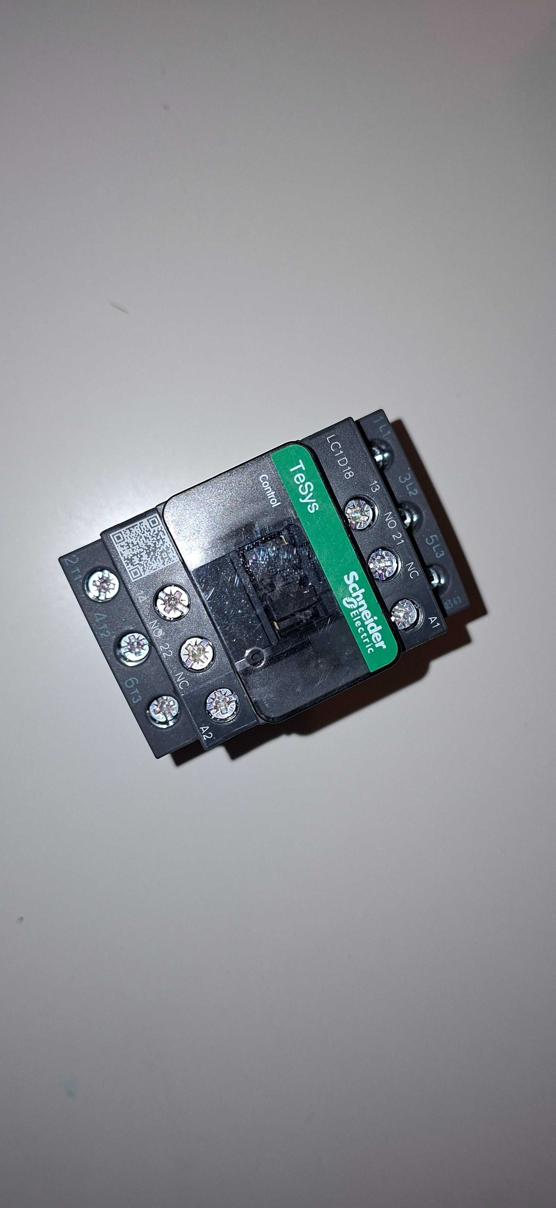 Stycznik mocy Schneider LC1D18B7 18A 24V AC