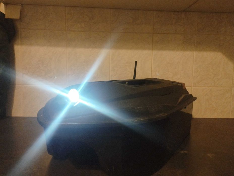 łódka zanętowa Skywolf TL-380E GPS ECHOSONDA