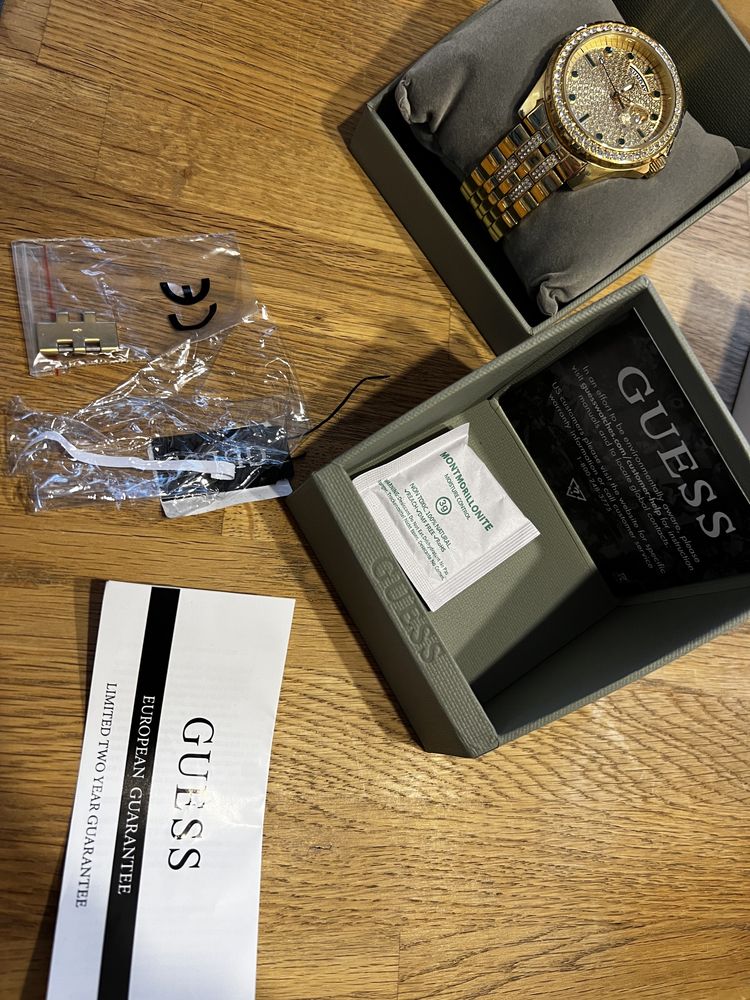 Zegarek Guess Frontier Gold Złoty