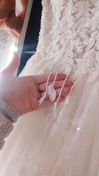 Błyszcząca księżniczkowa suknia ślubna