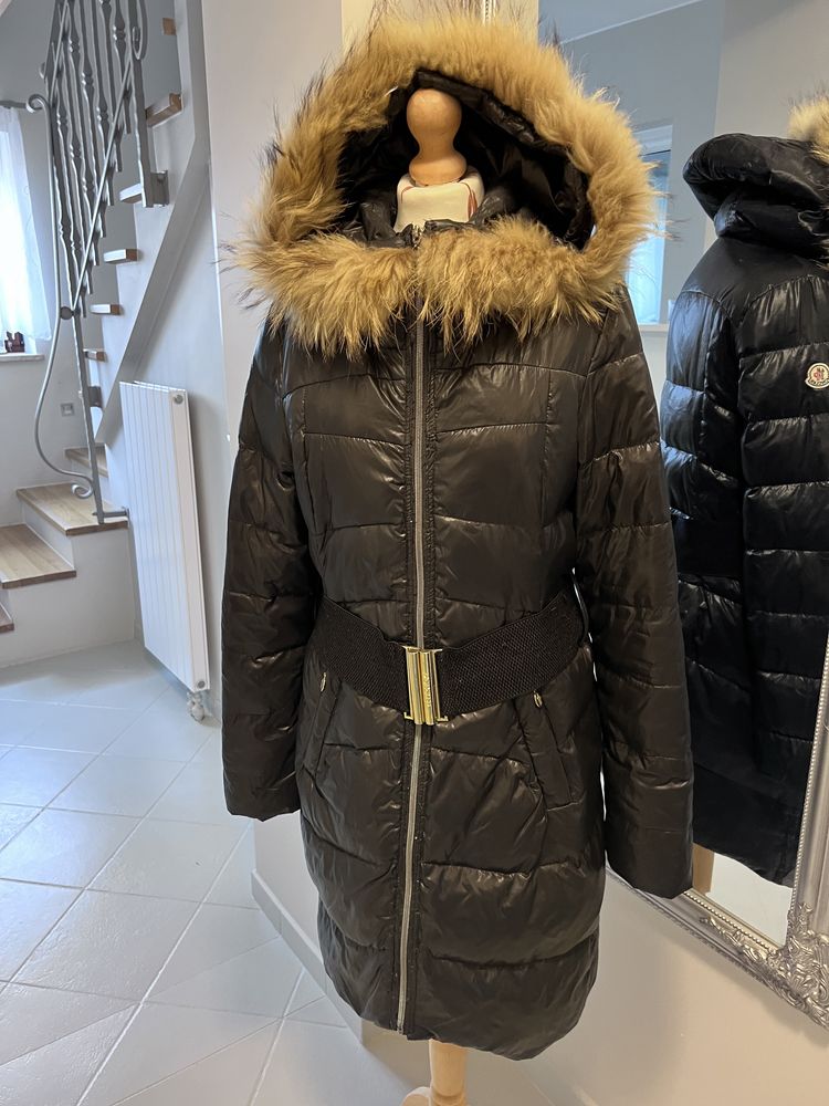 Moncler plaszcz puchowy czarny pikowany damski z futerkiem naturalnym