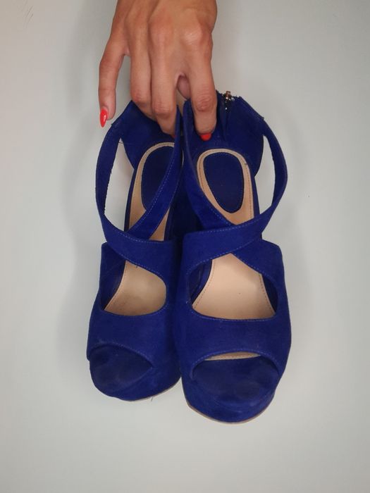 Sandálias altas- Bershka (tamanho 37)