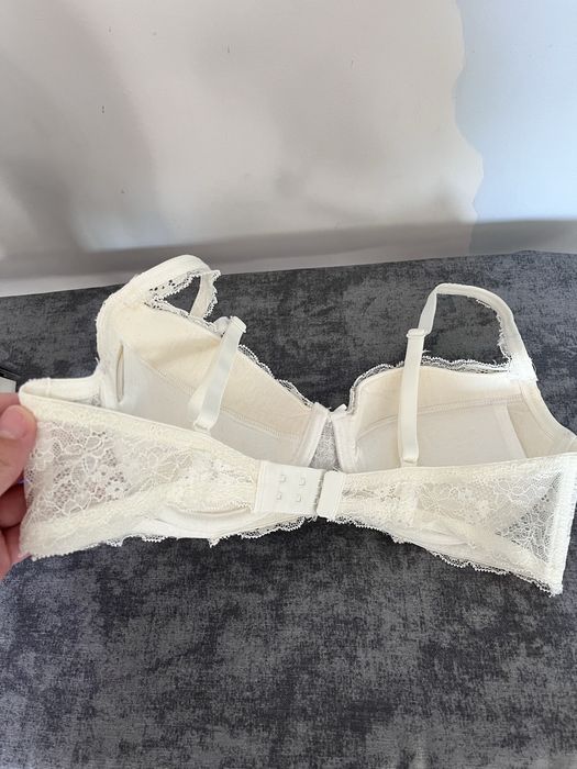 Ліфчик білий бюстгальтер