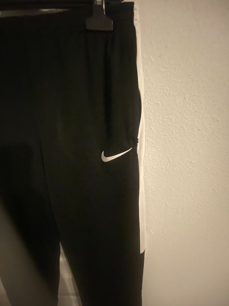 Sprzedam spodnie Nike chłopięce