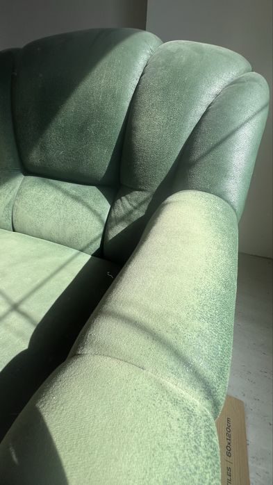 Угловий диван з спальним місцем