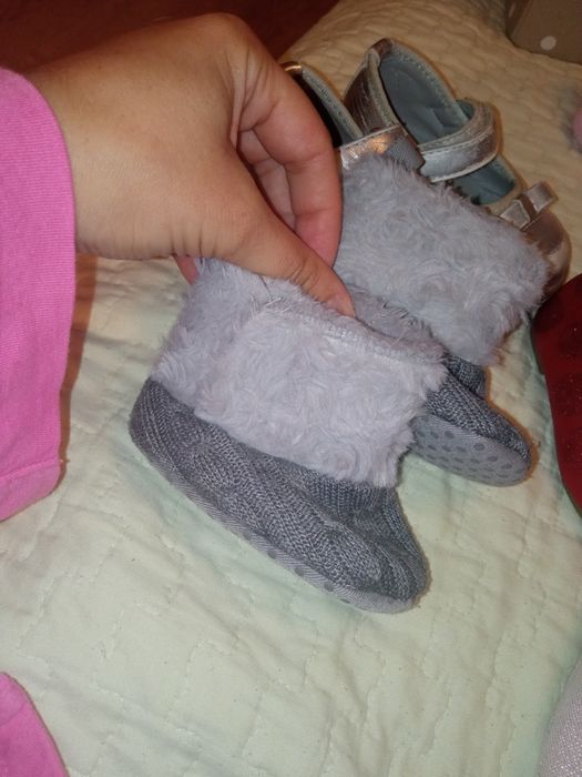 Sapatinhos de bebé menina tamanhos pequeninos desde o nascimento