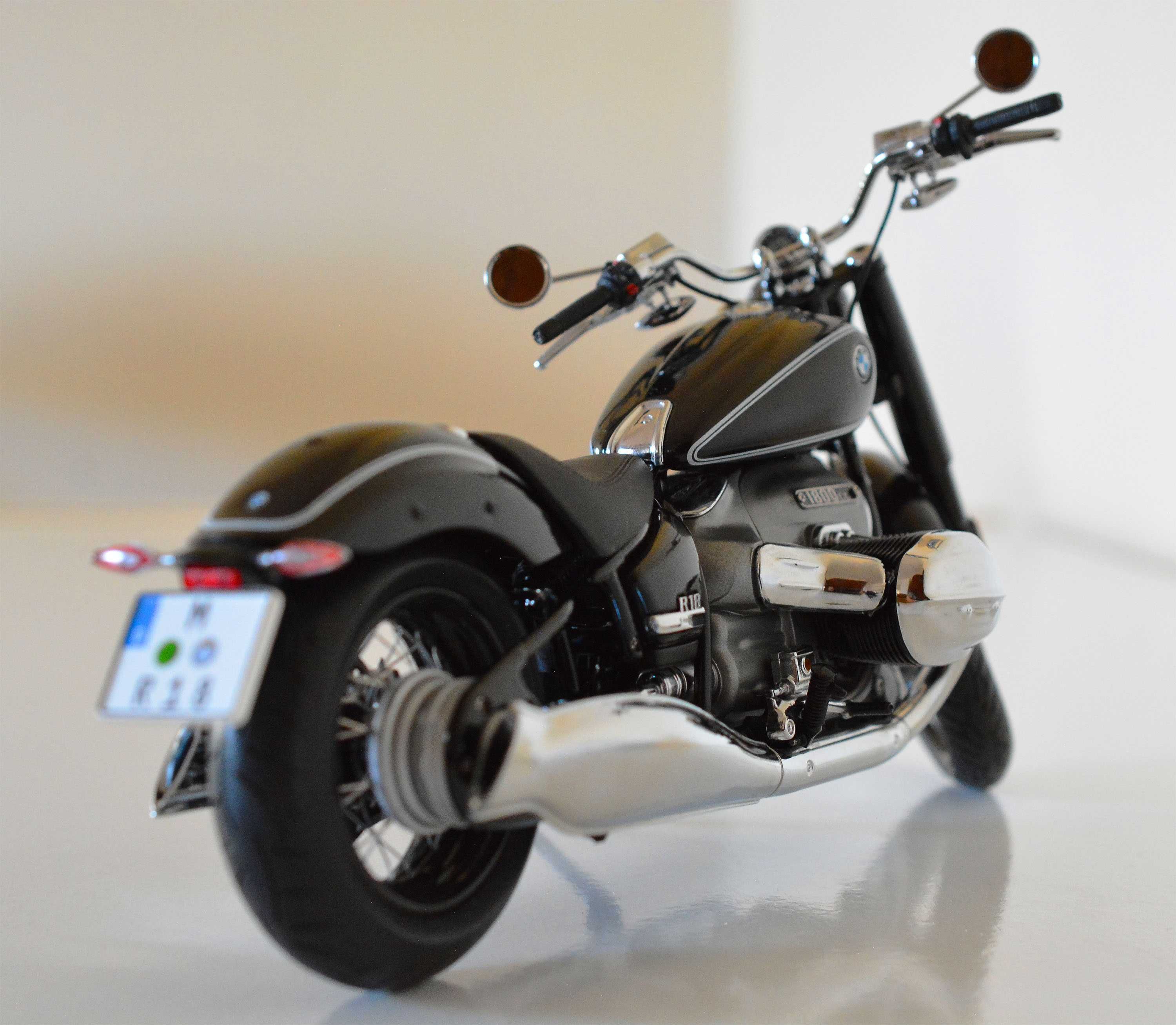 1/10 BMW Motocicleta Miniatura (Novo)