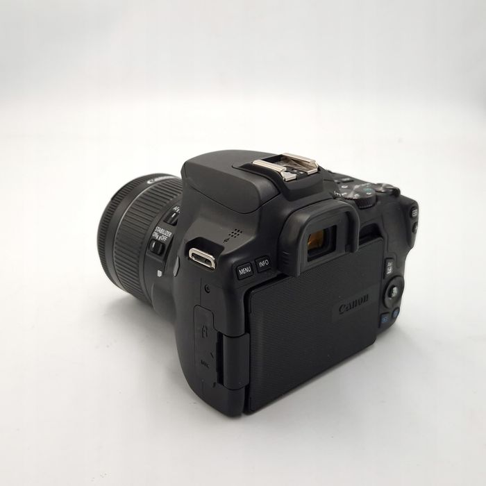 Lustrzanka canon eos 250d 18-55 stm