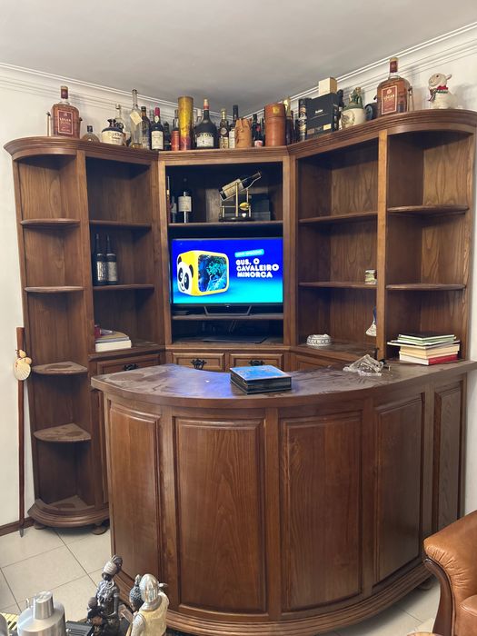 Bar maciço em madeira