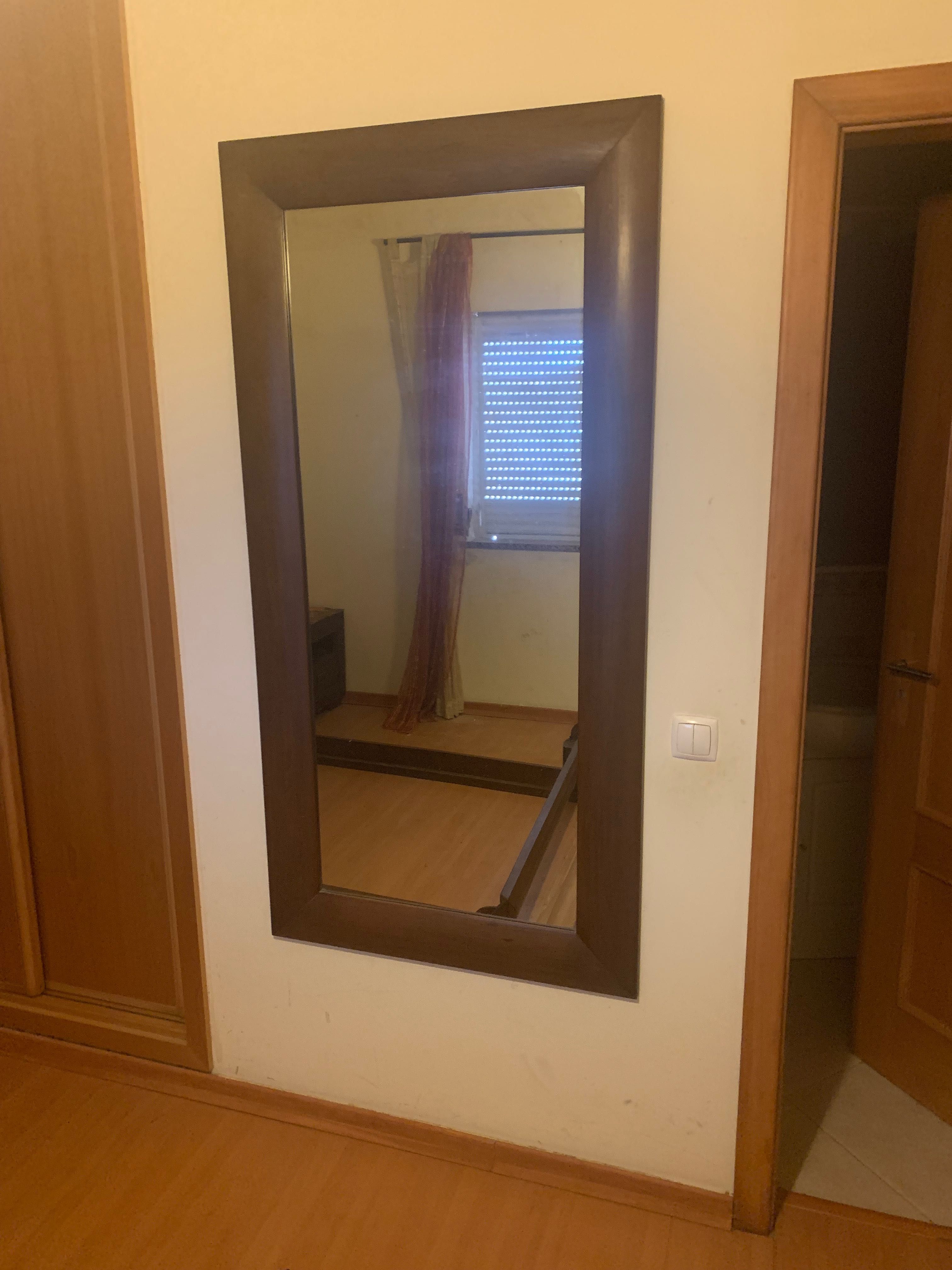 Quarto de madeira maciça