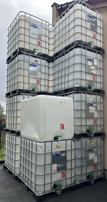 Mauzer 1000l na plastikowej palecie po oleju z oliwek . Nie chemia .