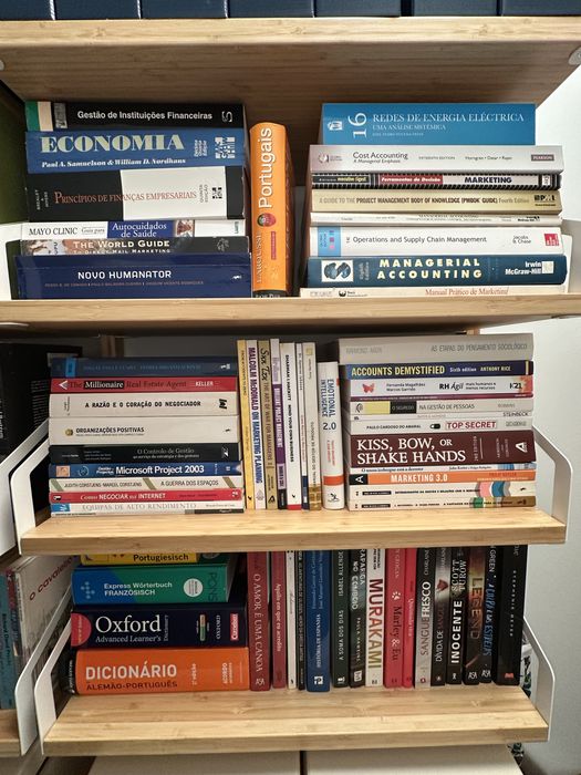 Vendo 200 livros para desocupar
