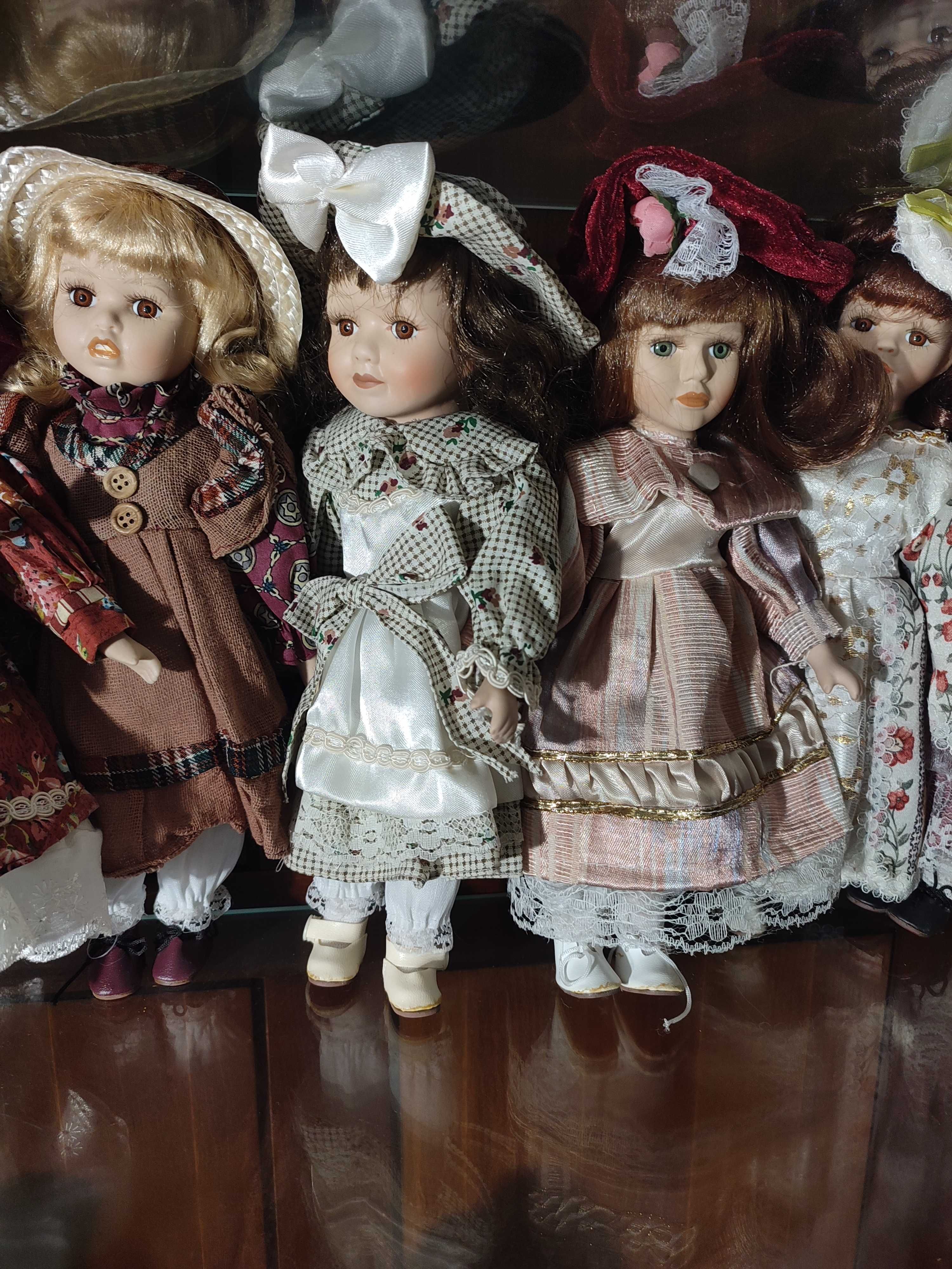 Coleções bonecas de porcelana