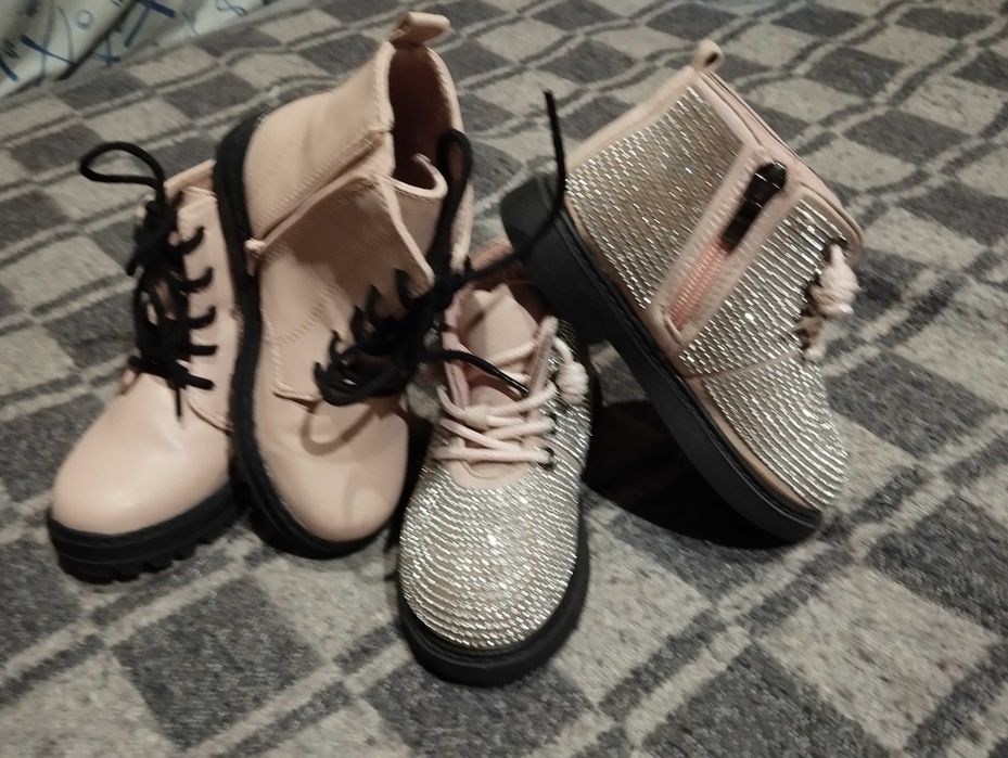 Взуття на дівчинку