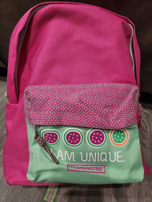 Mochila nova de menina