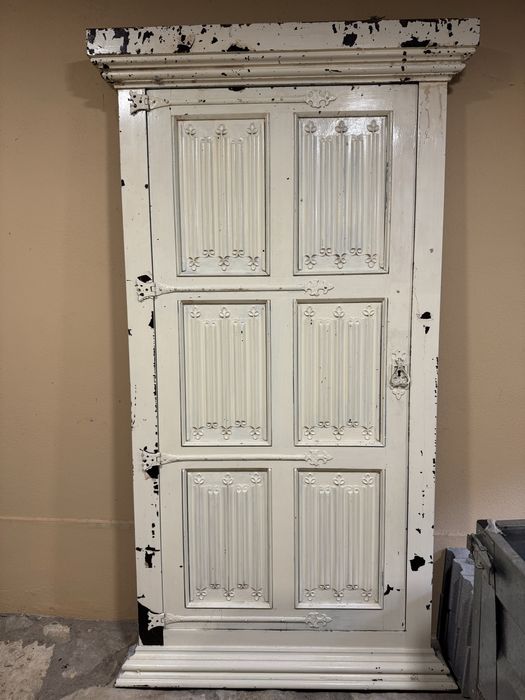 Porta antiga com madeira impecavel