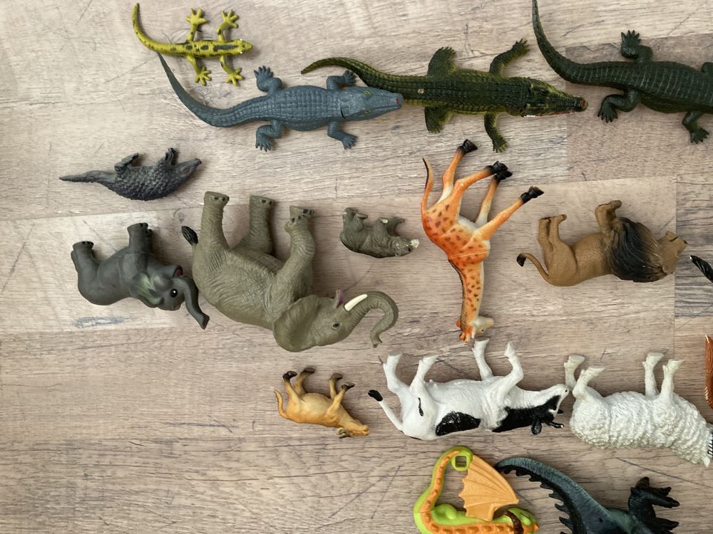 Figurki dinozaury smoki