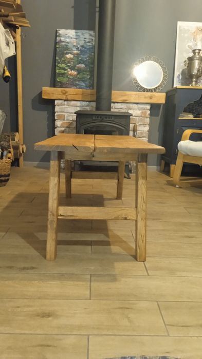 Стіл з дуба в скандинавському стилі