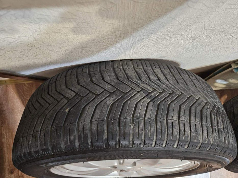 Резина всесизонна 255/55/R17 б/у 4 шт с дисками 5*108