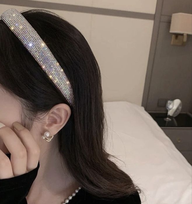 Сяючий обруч в стразах камінцях святковий вечірній для волосся