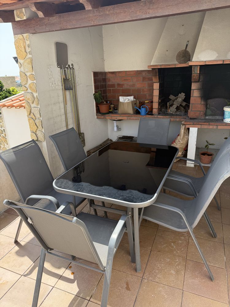 Mesa exterior com cadeiras
