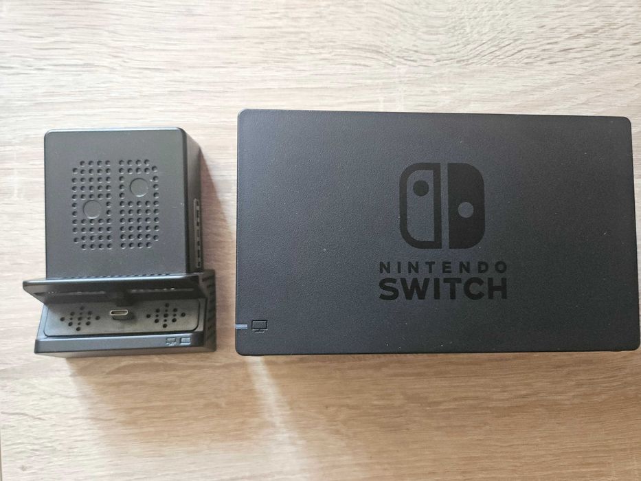 Nintendo Switch V1 + drugi dock, akcesoria