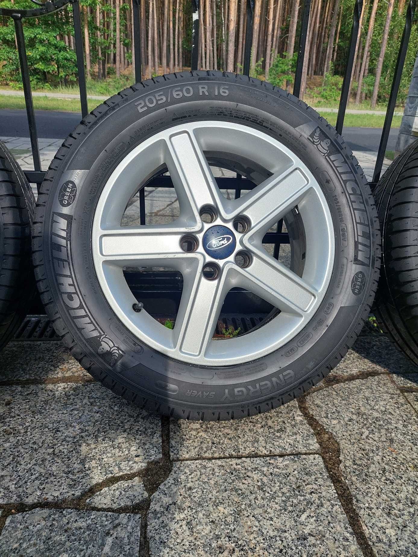 Felgi z oponami Ford 205/60/R16