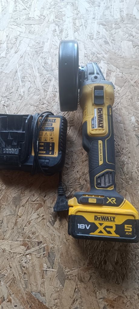 Szlifierka DeWalt dcg 405p1