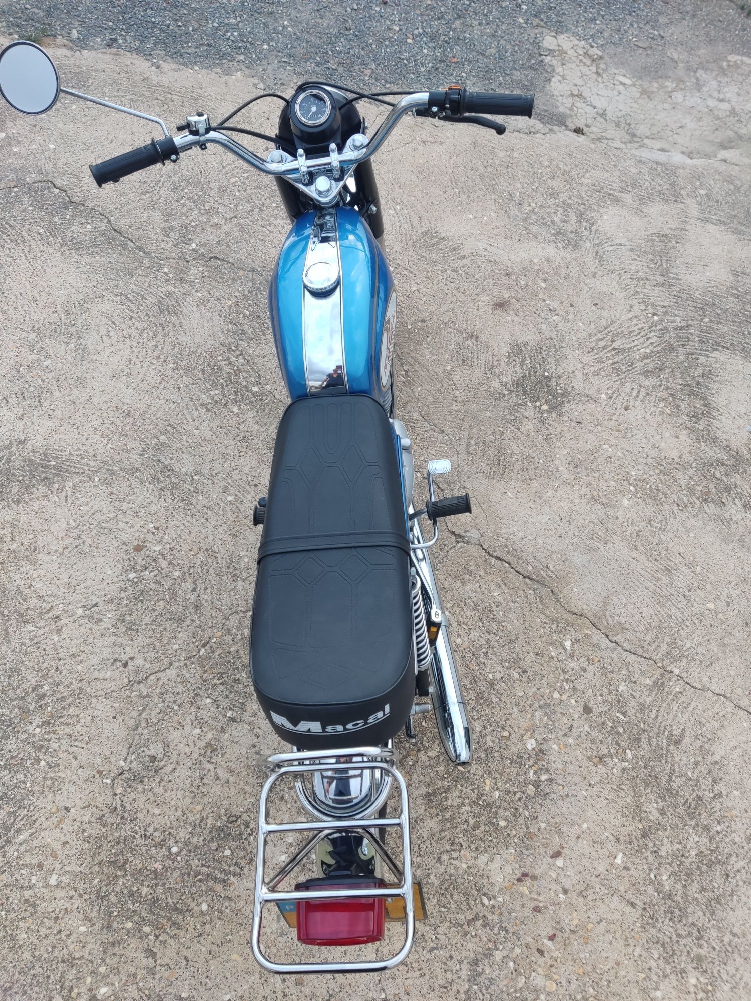 Vende-se motorizada Famel Macal