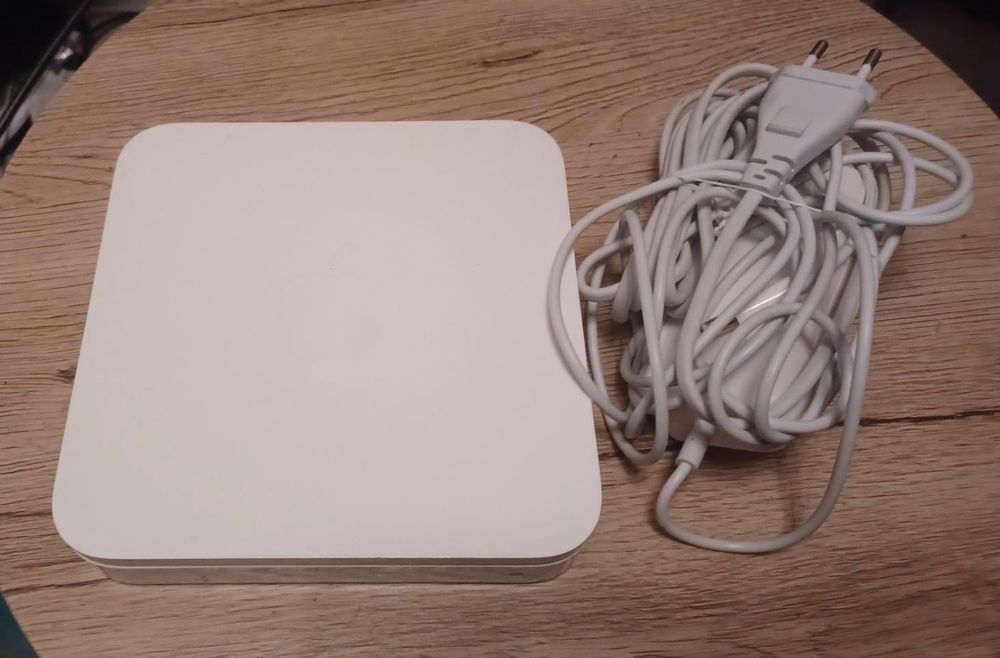 Apple AirPort Extreme Base Station Wireless N Router 5th Gen