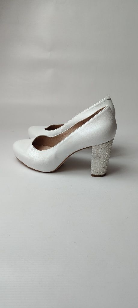 Białe buty ślubne na obcasie damskie LAB rozm 41/42 wkład 26 cm skóra