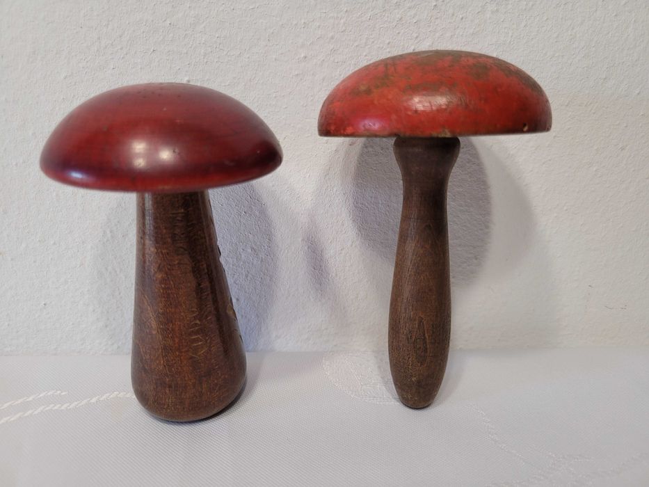 Stare drewniane grzybki do cerowania