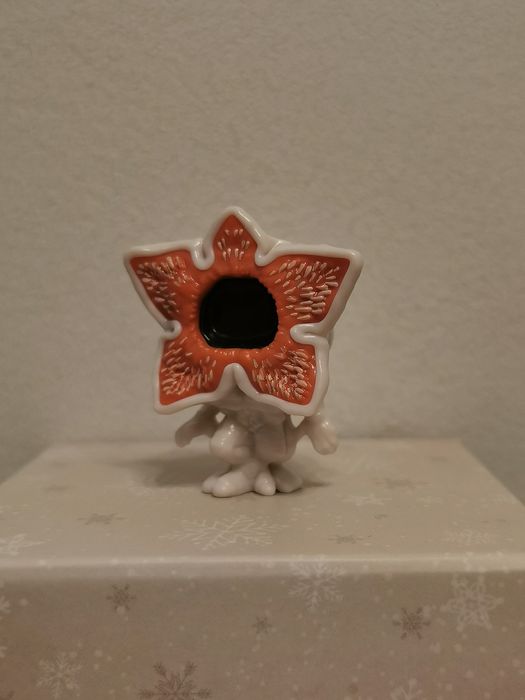 Figurka Kinder Joy Stranger Things Demagorgon