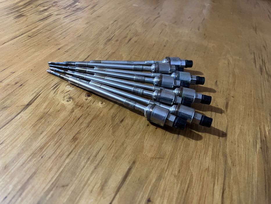 Свічка накалу з датчиком тиску Opel Insignia 2.0 AstraJ Zafira C свеча