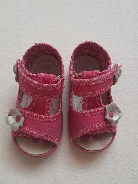 Buty / sandałki rozmiar 20