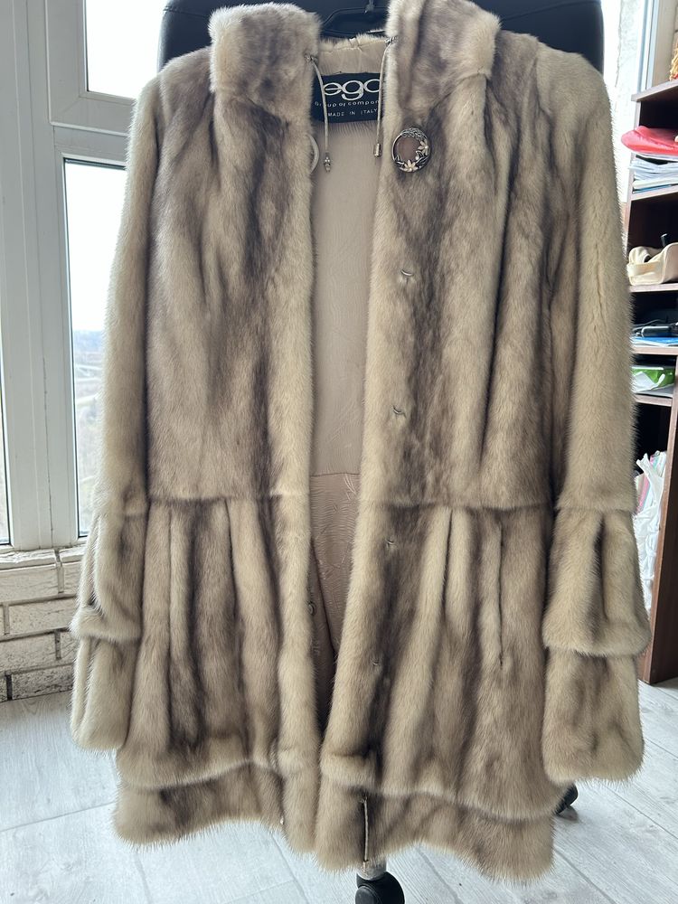 Продам норковую шубу s/m
