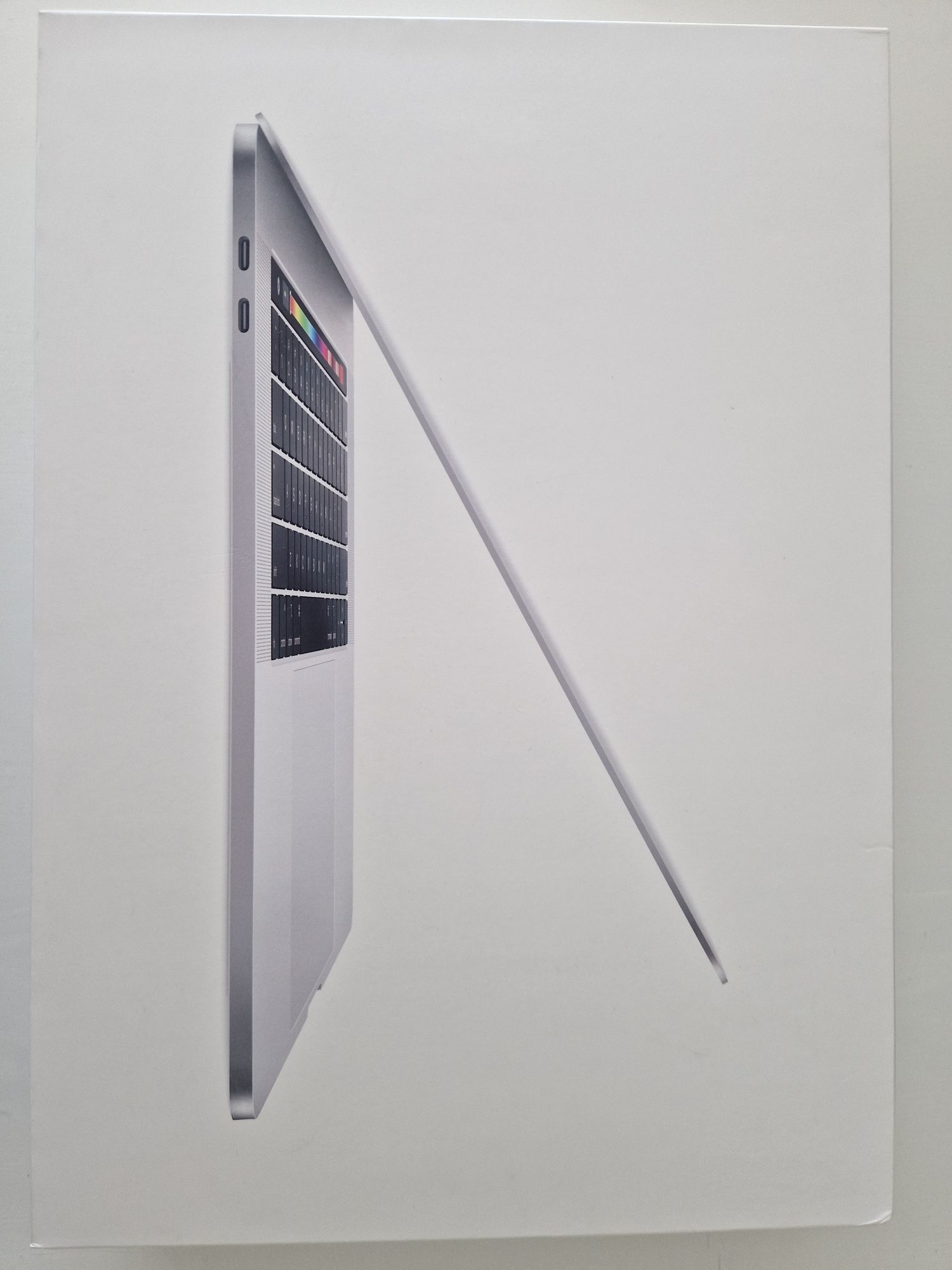 Macbook Pro A1990
