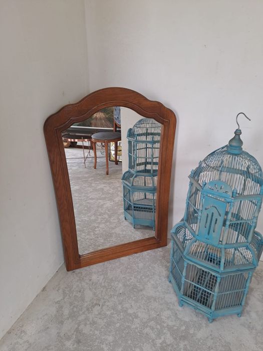 Lustro w drewnianej ramie stylowe lustro ścienne