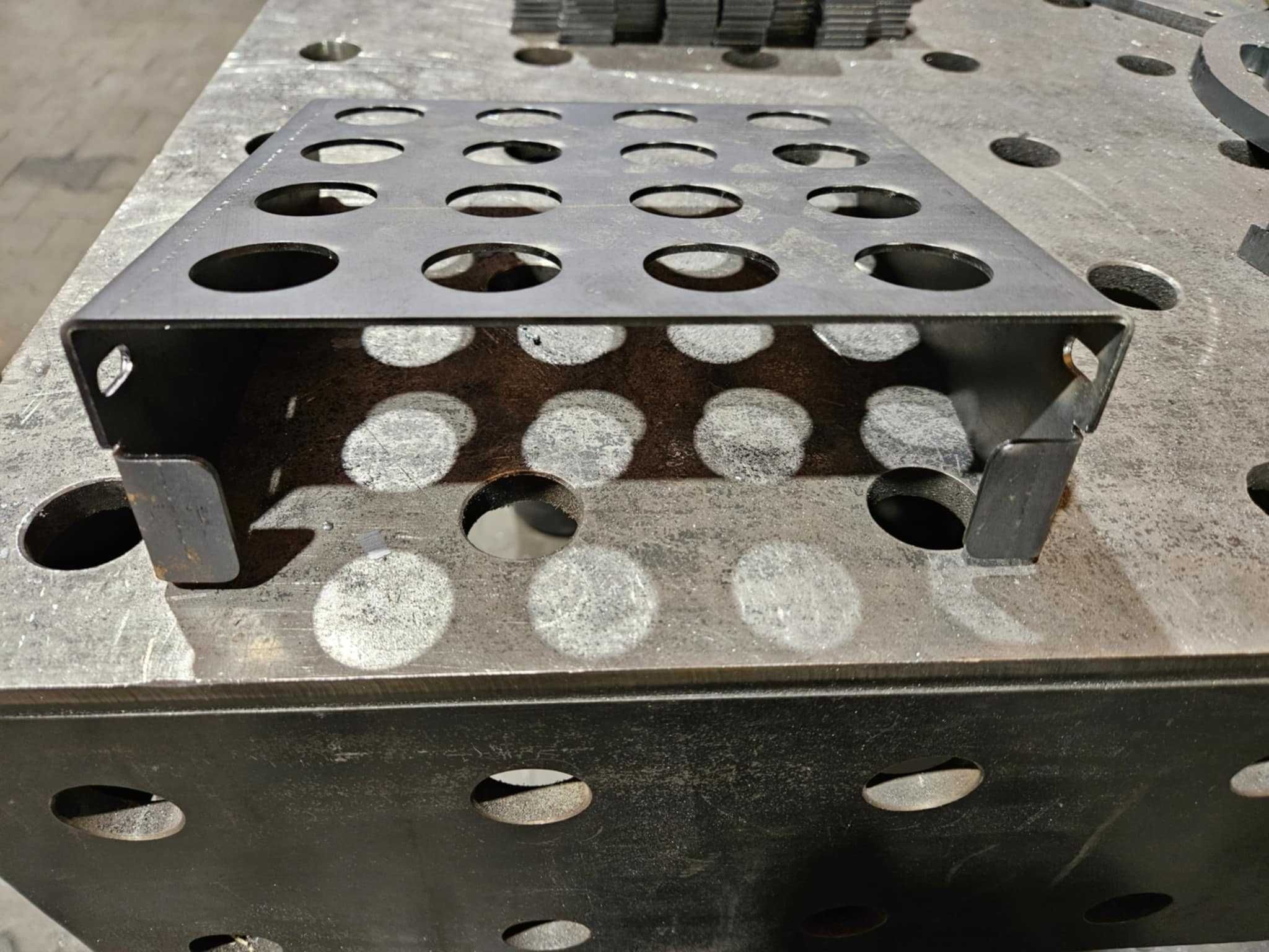Cięcie laserem CNC, wypalanie plazmą CNC, gięcie blach CNC, DEKORY