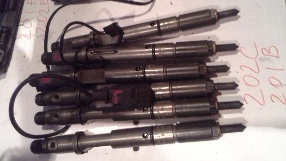 Управляюча форсунка Audi WV Skoda 2.5 tdi 059130202G 059130202F