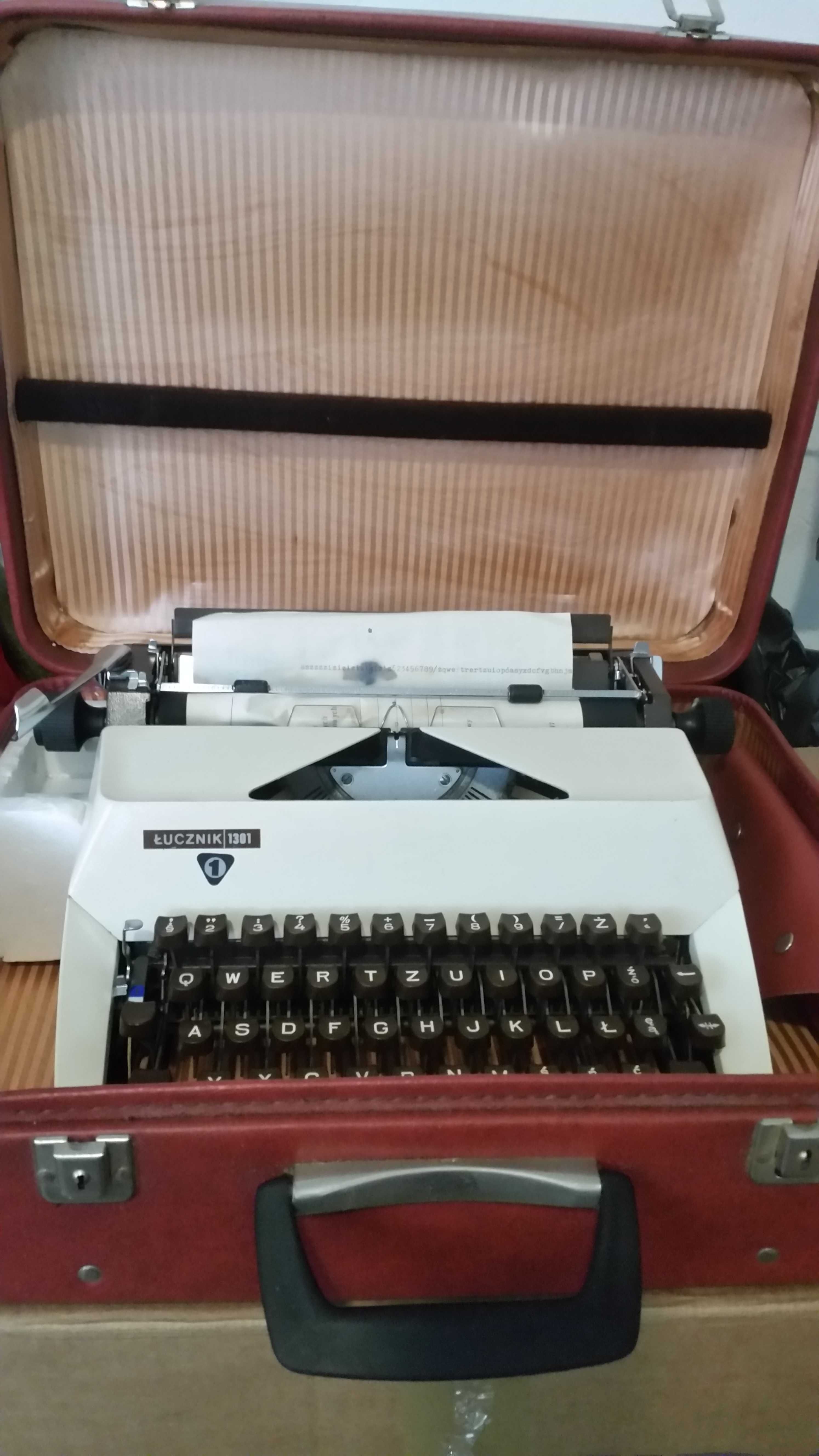 Maszyna do pisania Łucznik 1301 z orginalną walizką